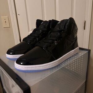 Nike Men's Black and White High-Top Sneakers